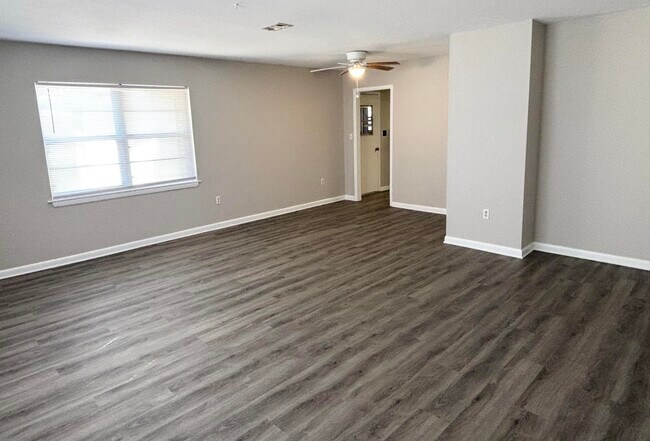 Building Photo - 41 Maple Ave