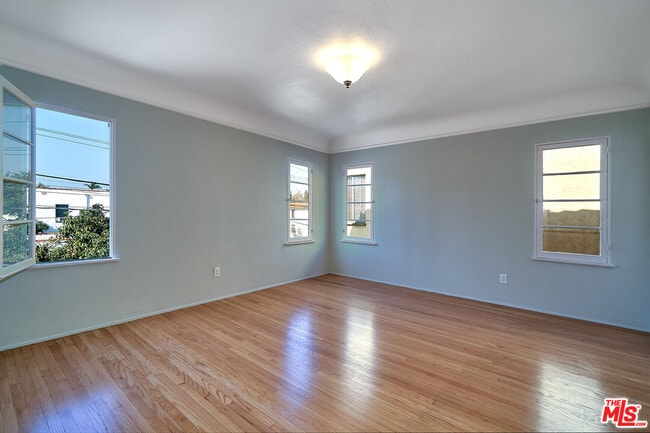 Building Photo - 1213 Stearns Dr