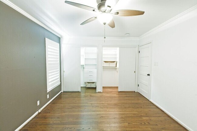 Building Photo - 11137 Sinclair Ave
