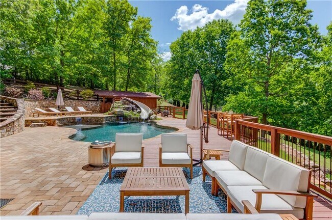 Building Photo - 2870 Roanoke Rd