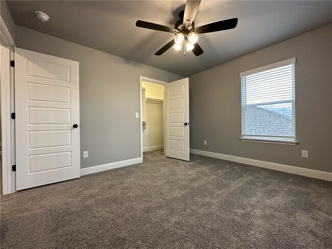 Building Photo - 2040 Tallgrass Ter