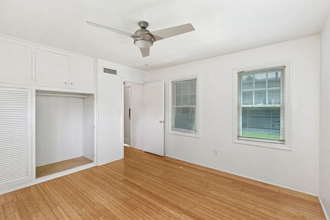 Building Photo - In the heart of the Coronado Village!