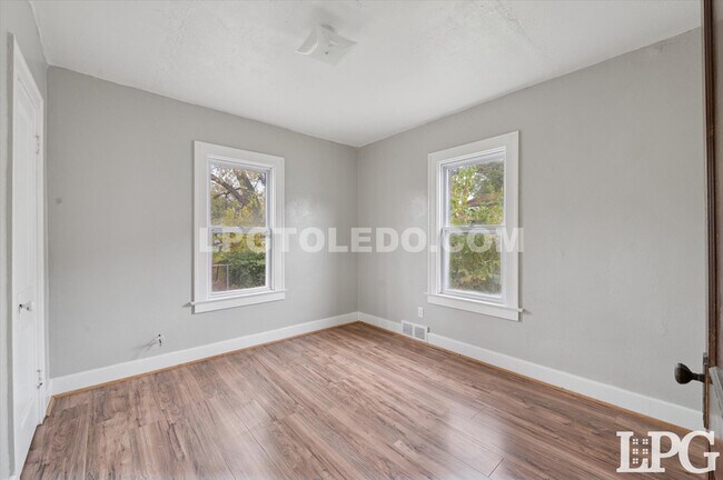 Building Photo - 2224 W Sylvania Ave