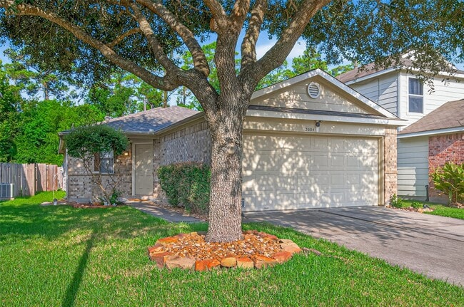 Building Photo - 2034 Wooded Oaks Dr
