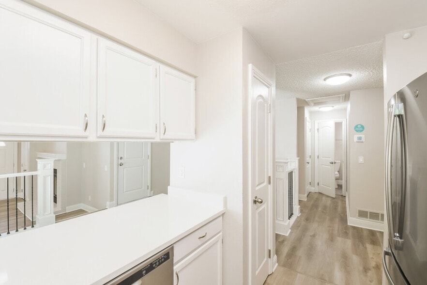 Building Photo - 17704 E Bellewood Dr