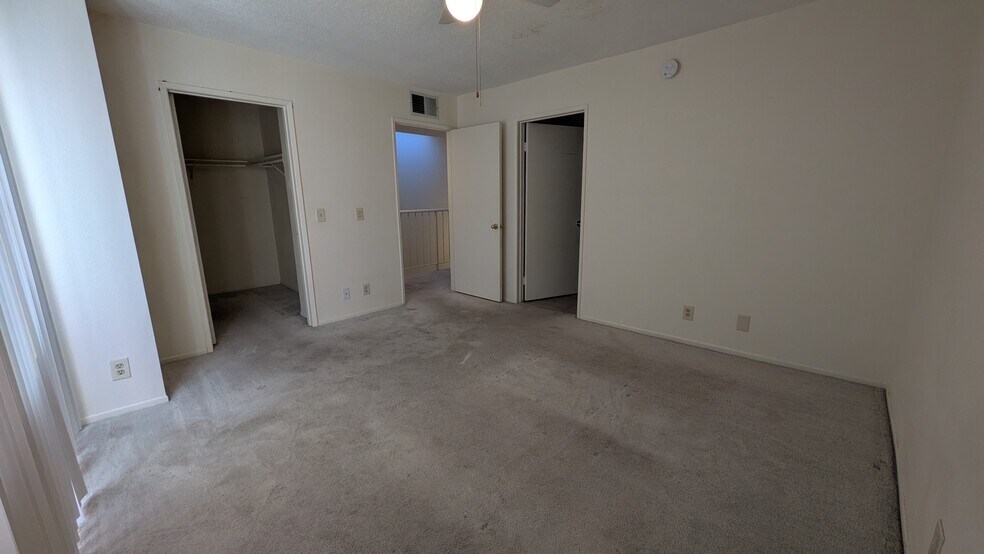 Building Photo - 7320 Balboa Blvd