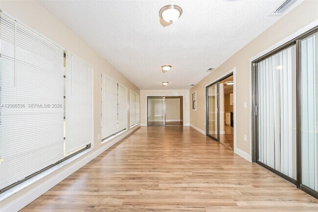 Building Photo - 1434 SW Broadview St