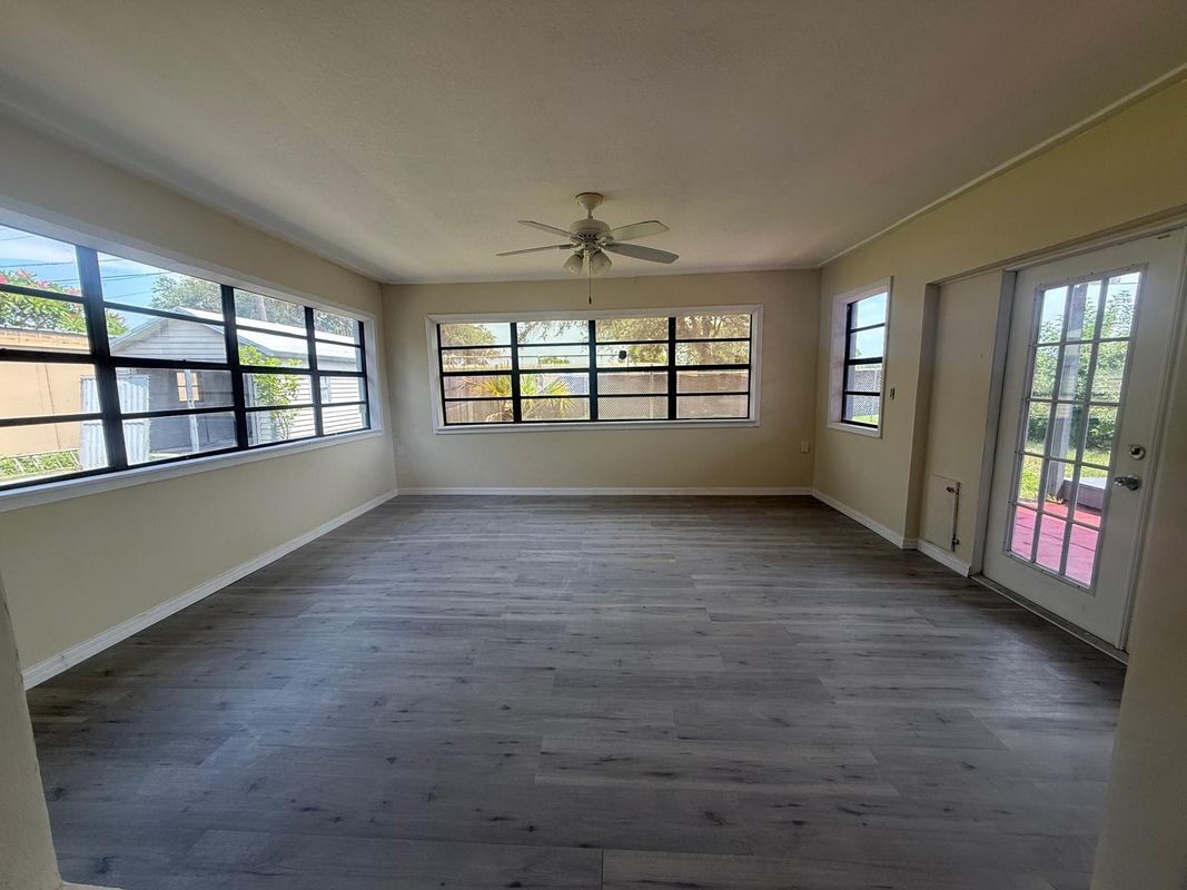 Building Photo - 329 W Arlington St