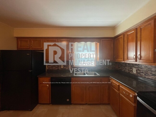 Building Photo - 2562 Bedford Pl