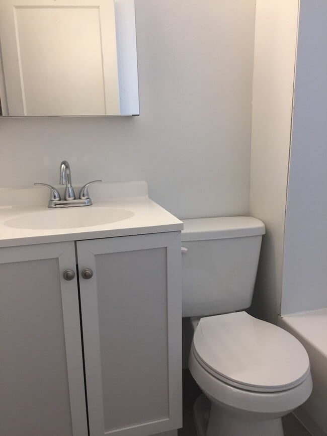 Building Photo - 258 E 29th St