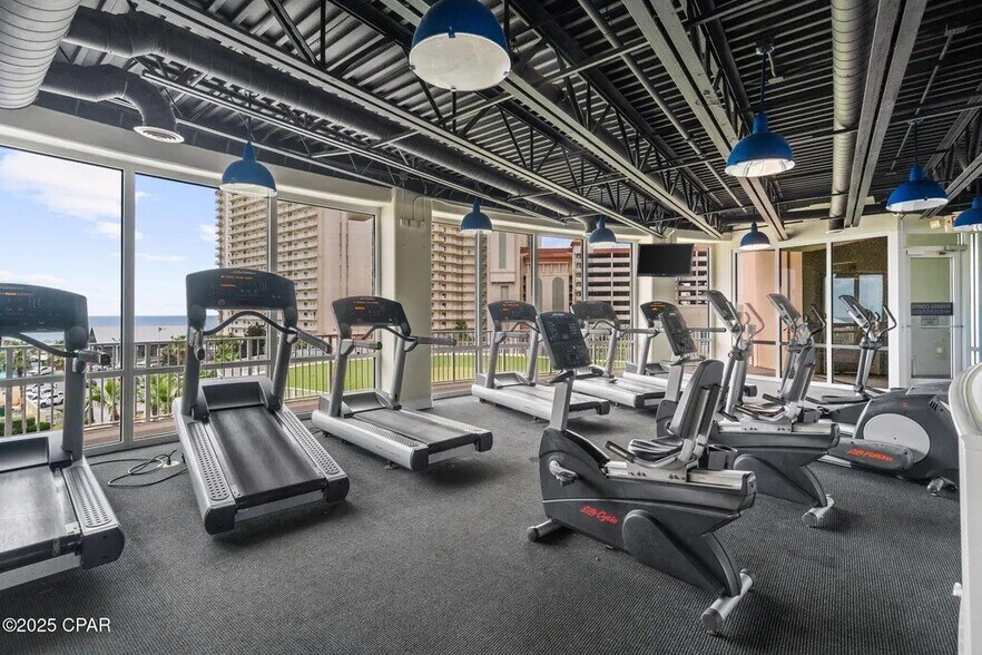 Building Photo - 9860 S Thomas Dr