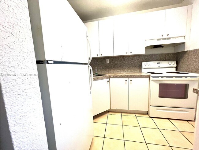 Building Photo - 17255 SW 95th Ave