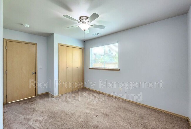 Building Photo - 7209 31st Pl NE