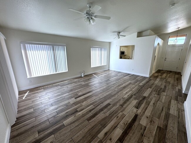 Building Photo - Beautiful Remodeled 3 bed, 2 bath home in convenient El Mirage neighborhood!