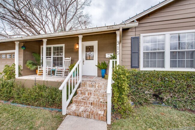 Building Photo - STUNNING 3-BEDROOM HOME WITH POOL IN ALAMO HEIGHTS