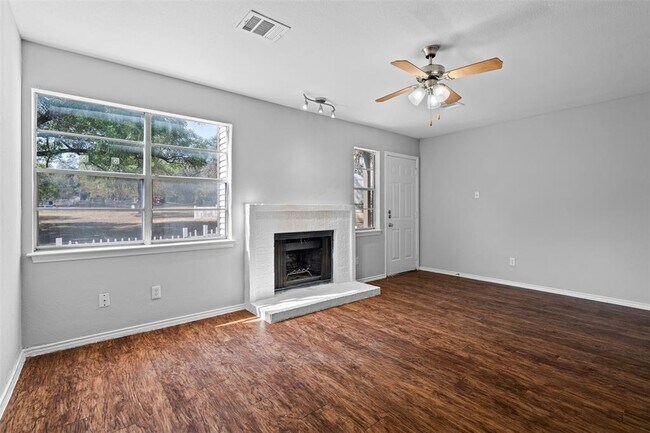 Building Photo - 1806 River Crossing Cir