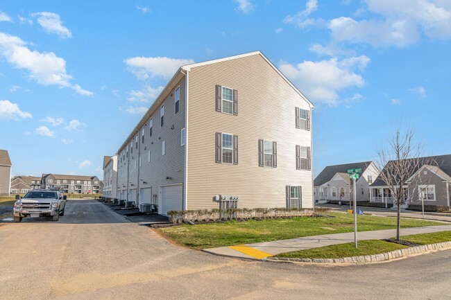 Building Photo - 3246 Parade St