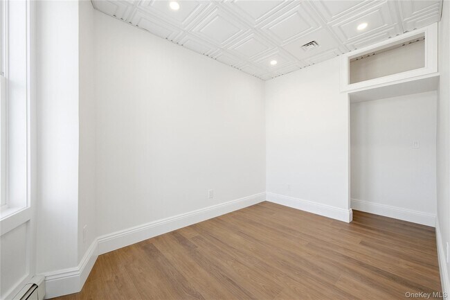 Building Photo - 13 W Hoffman Ave