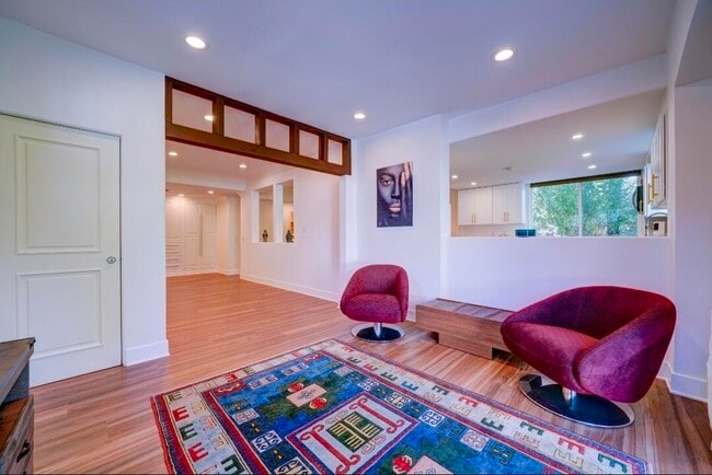 Building Photo - 1377 Knoll Rd