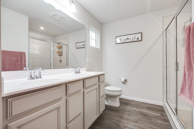 Building Photo - 194 Cresting Rd