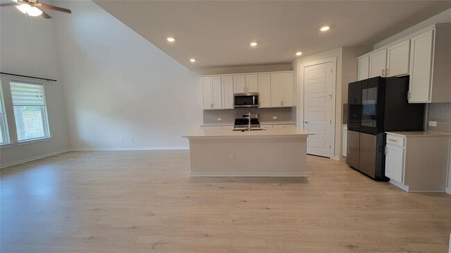 Building Photo - 429 Tinto St