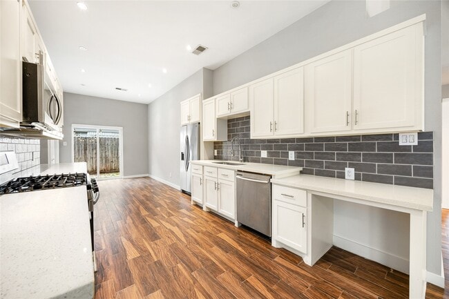 Building Photo - 5122 Prairie Creek Dr