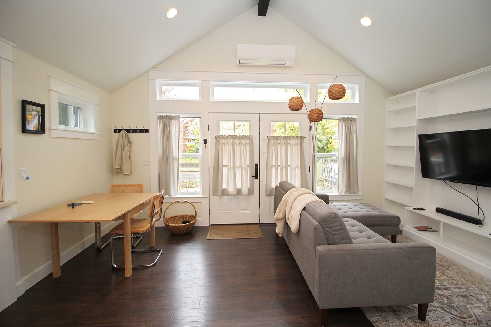 Building Photo - 816 NE Imperial Ave