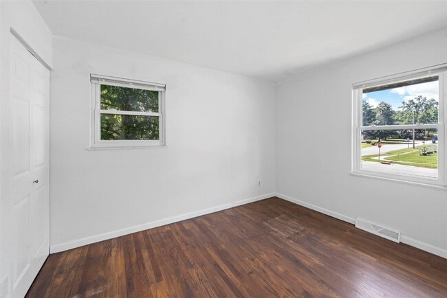 Building Photo - 1121 Dauphine Ln