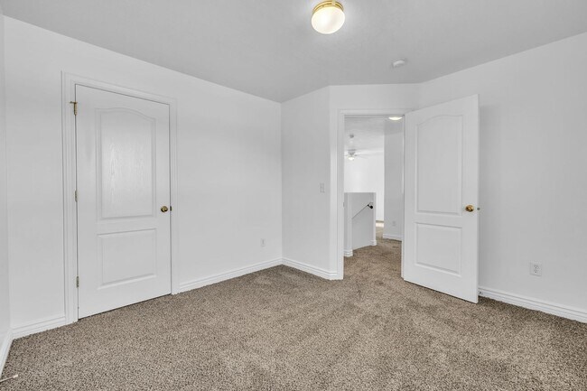 Building Photo - 3 Bedroom 2 Bathroom Home in Saratoga Springs!!