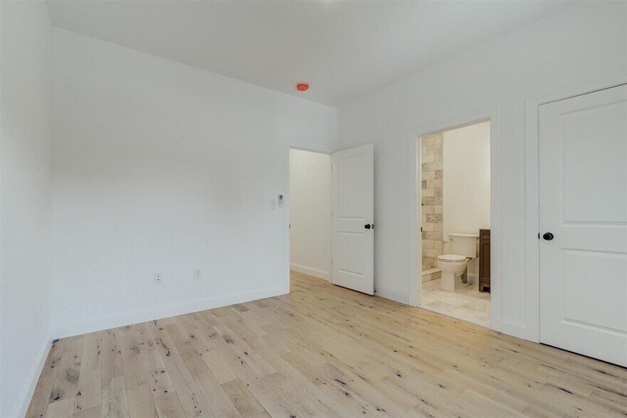 Building Photo - 671 Palisade Ave