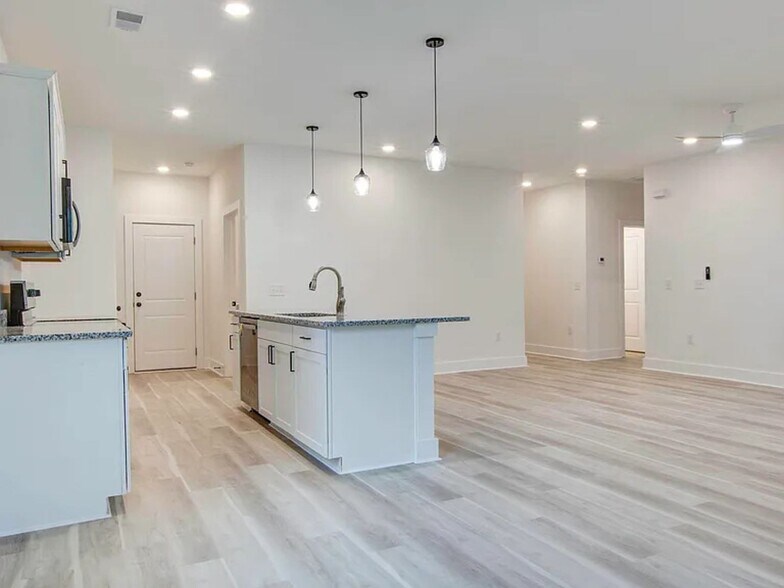 Building Photo - 8705 Jenny Lind St