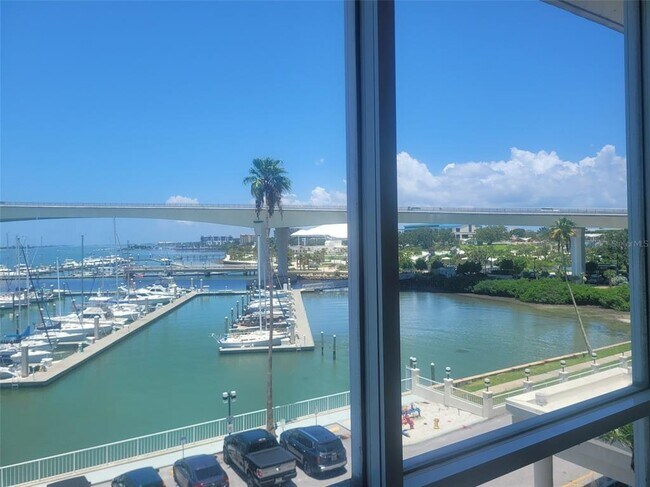 Building Photo - 100 Pierce St