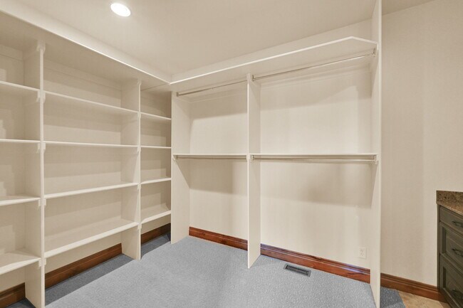 Building Photo - 3573 N Elkview Dr