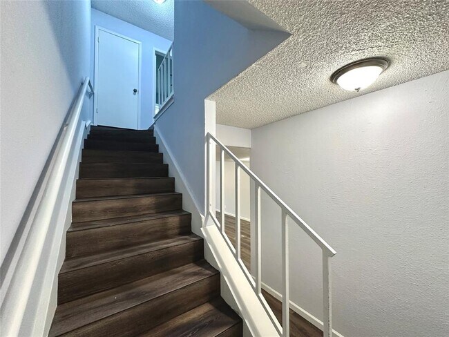 Building Photo - 3822 Southway Dr