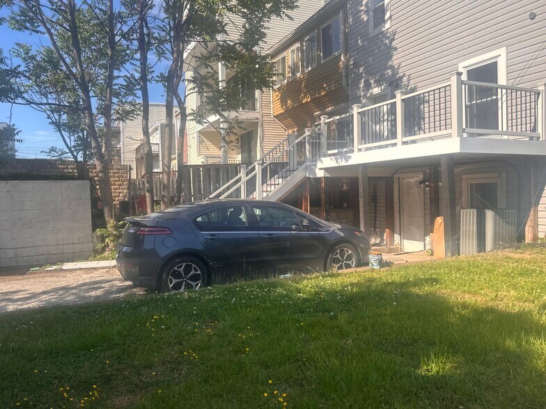 Off street parking - 2400 N Capitol St NW