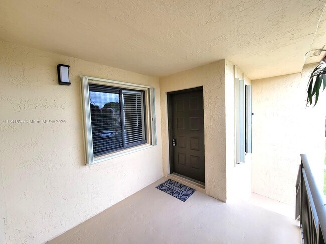 Building Photo - 16491 Blatt Blvd