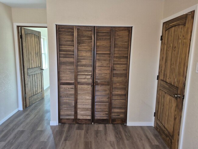 Building Photo - 4018 Sunrise Cove Dr