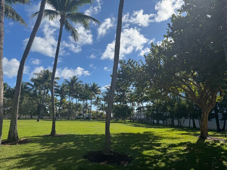 Building Photo - 220 Collins Ave