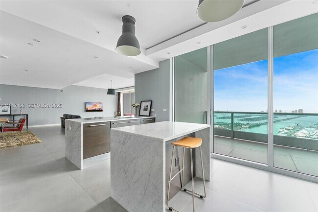 Building Photo - 900 Biscayne Blvd