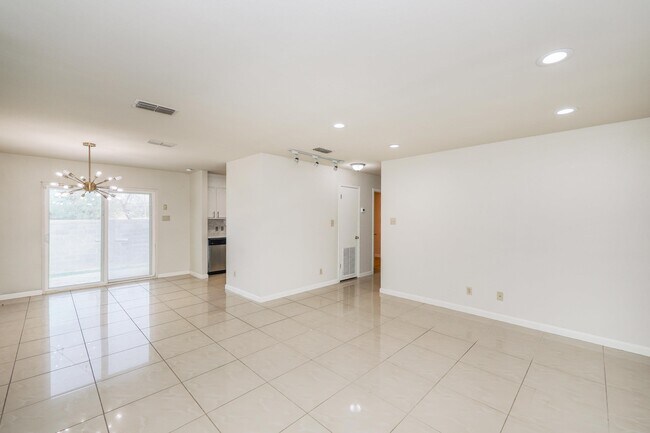 Building Photo - 9001 Taiga Ct