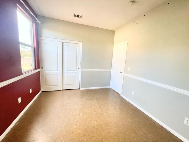 Building Photo - 1046 Strawberry Creek St