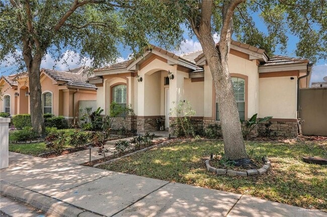 Building Photo - 21 E Thornhill Ave