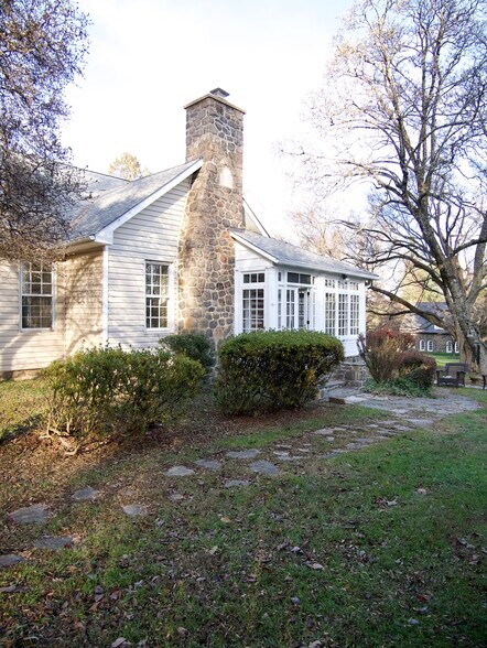 Front Door Left Side View - 317 Waterloo Ave