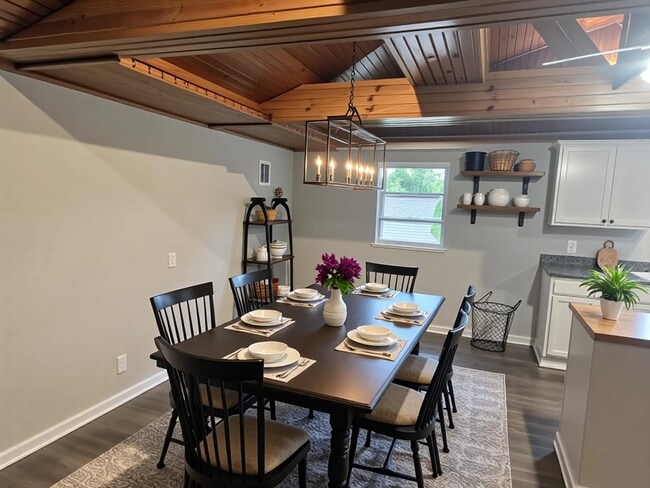 Building Photo - 1305 St Lawrence River Rd