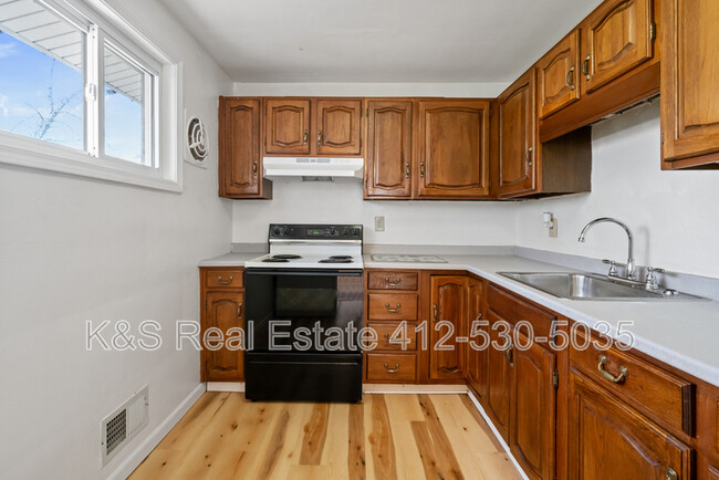 Building Photo - 370 Princeton Dr