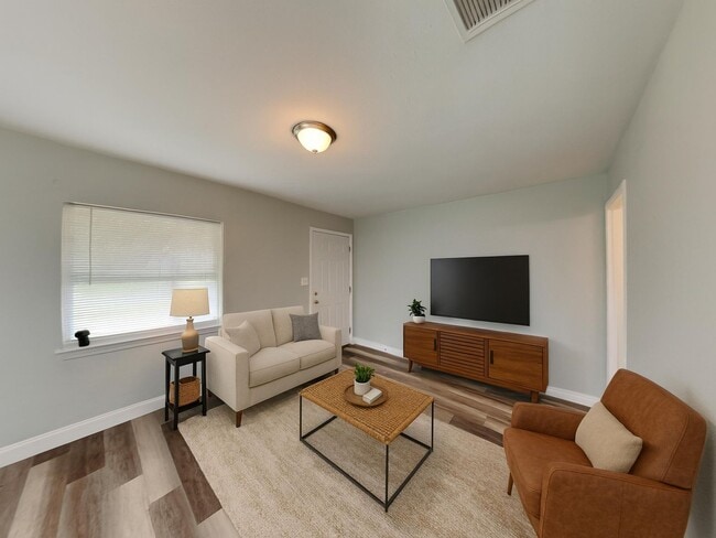 Building Photo - 3BR/1.5BA Home in Jacksonville FL w/ Spaci...