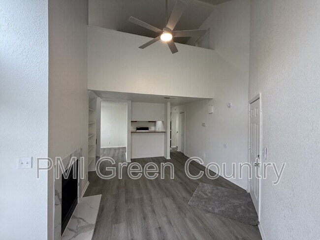 Building Photo - 6639 S Victor Ave