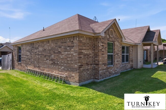 Building Photo - 131 Sunburst Ct