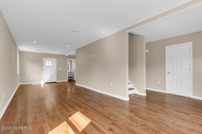 Building Photo - 18 Maple Ave