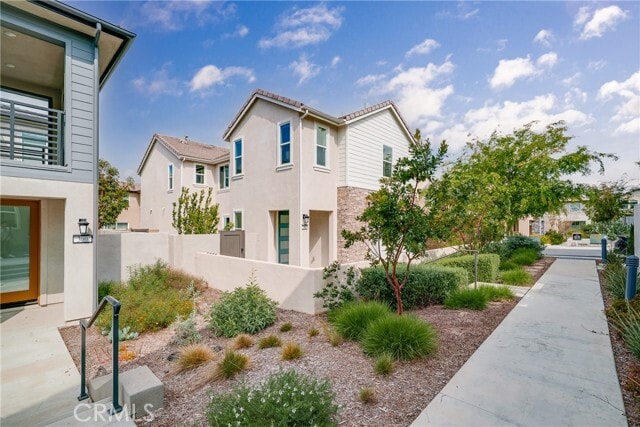 Building Photo - 130 Chorus